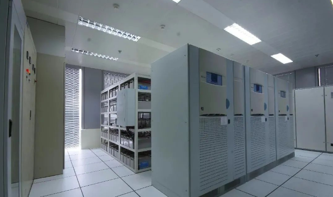 数据中心UPS不间断电源的使用寿命能够达到多久？延长UPS电源寿命的方法有哪些？