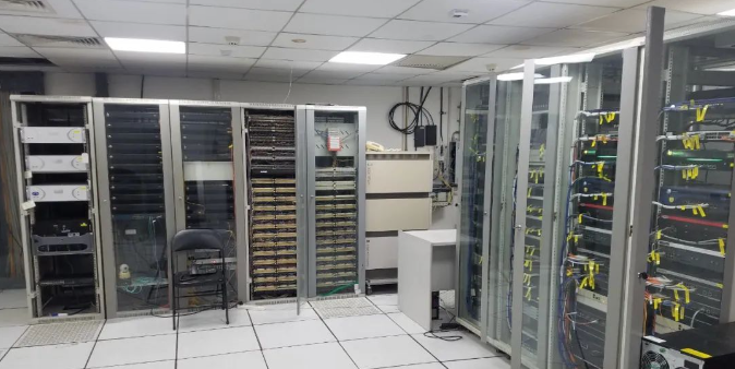 根据功率和负载时间如何搭配UPS不间断电源？